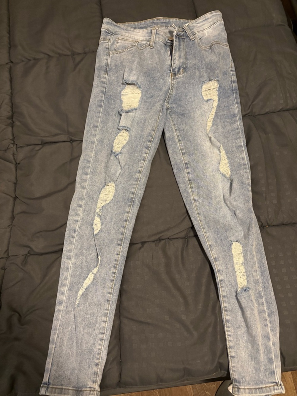 Light Wash Distressed men’s skinny jeans